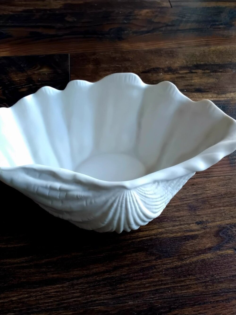 Large White Ceramic Clam Seashell Bowl. Nautical Coastal Decor - Picture 3 of 6